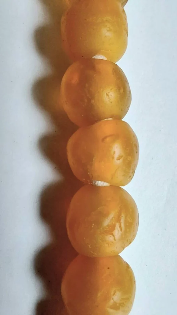 30 recycled glass beads, orange - Image 3