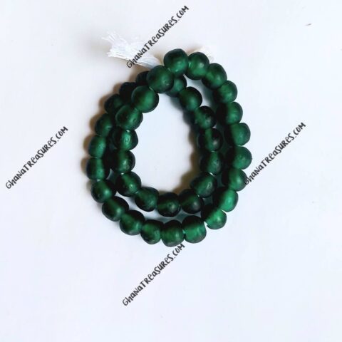 30-32 recycled glass beads, bottle green