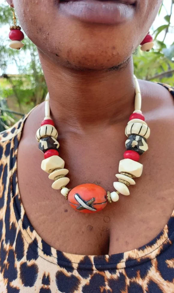 Set of necklace and earrings - Image 4