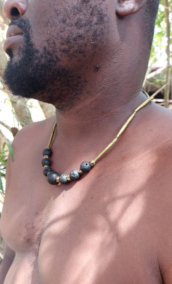 African lava and brass necklace - Image 2