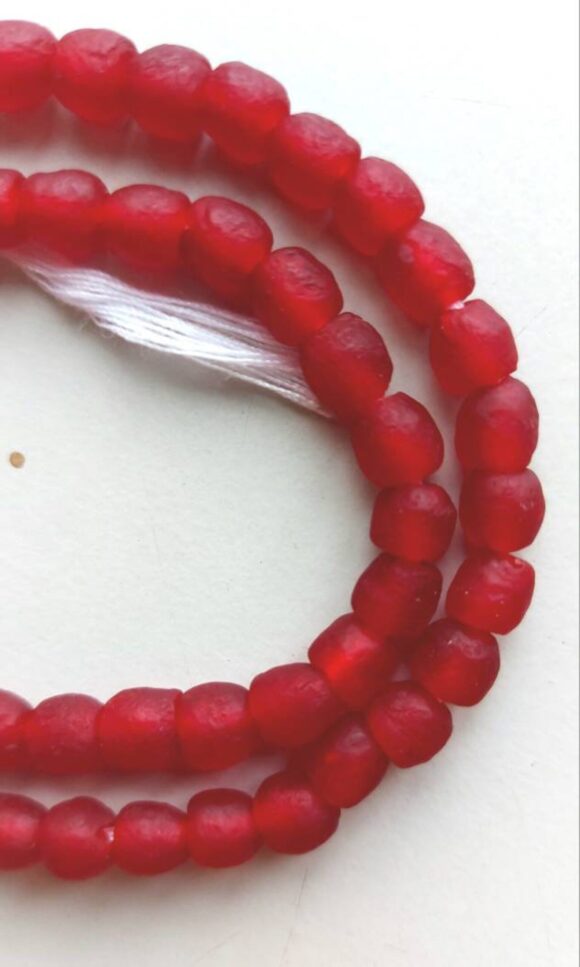 62-64 recycled glass beads, red - Image 3