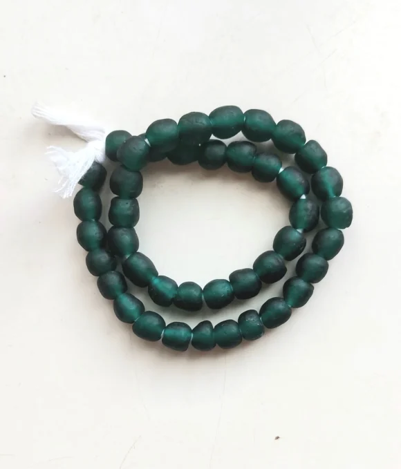 42-43 recycled glass beads, 14 inches strand - Image 3
