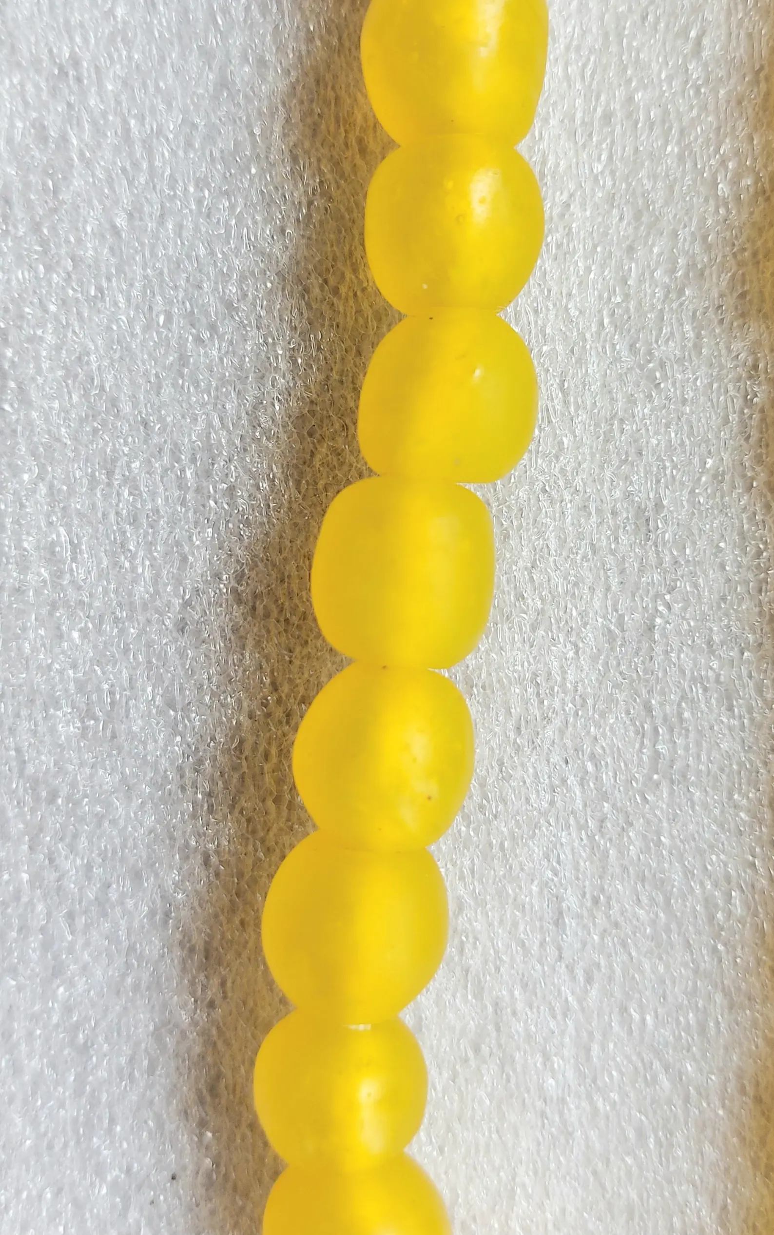 30-33 recycled glass beads, yellow 30-33 recycled glass beads, yellow - Image 2
